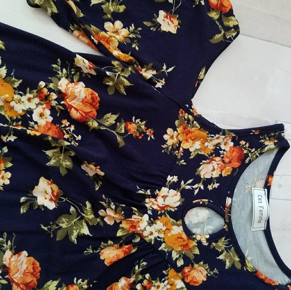 Floral Cold shoulder Dress - Picture 5 of 7